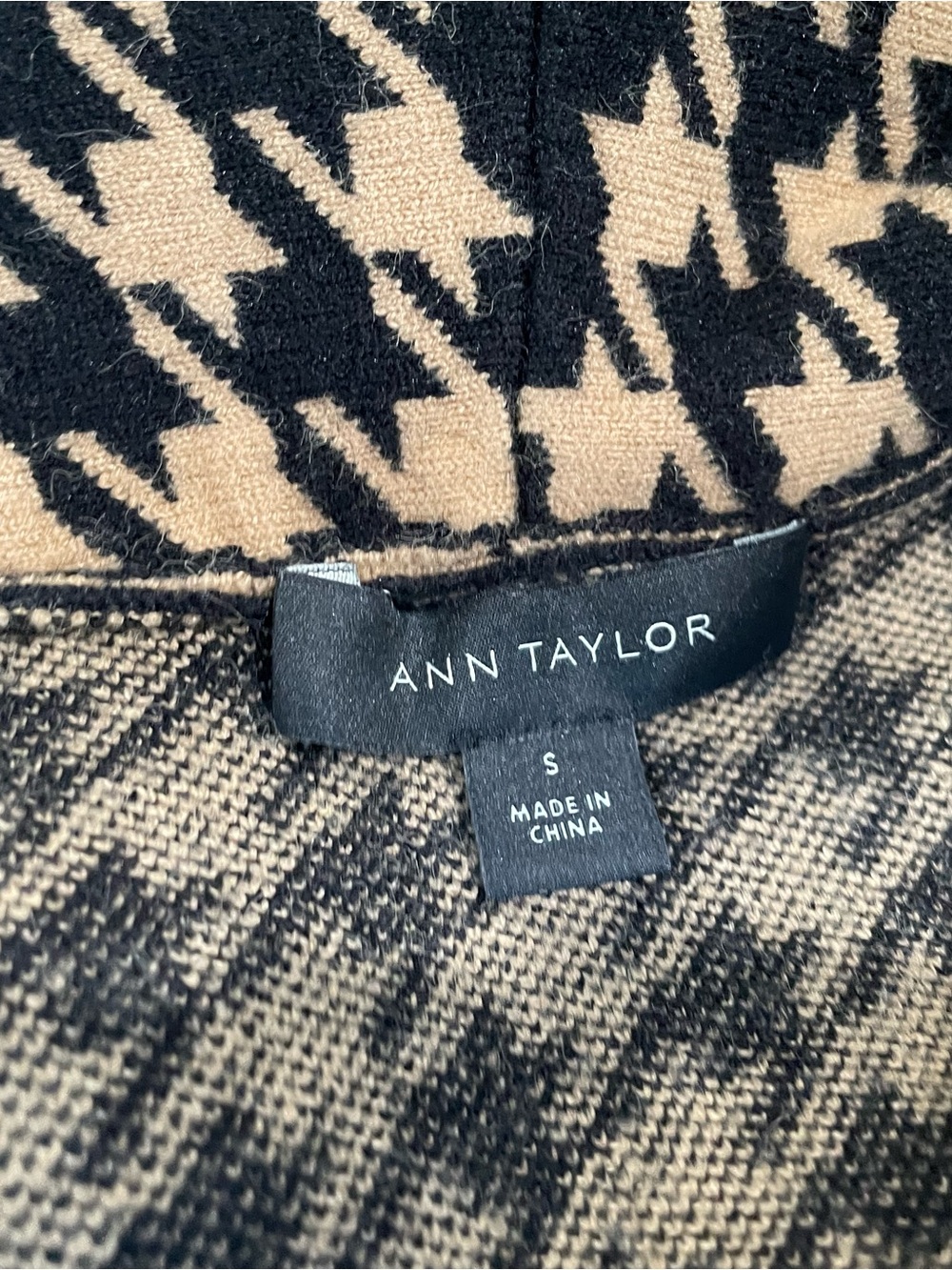 Ann Taylor Black and Tan Houndstooth Open-Front Cardigan - Picture 6 of 7
